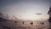 Sunrise dramatis di Karimun Jawa
