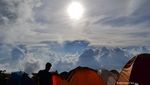 Parade Awan dan Matahari di Gunung Cikuray