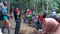 Serasa ada di pasar jaman dulu ya.