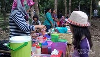 Mulai dari orang dewasa sampai anak-anak betah di sini