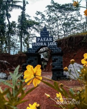 Pasar Kekinian di Banjarnegara Bayarnya Pakai Koin Kayu