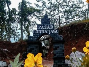 Pasar Kekinian di Banjarnegara Bayarnya Pakai Koin Kayu