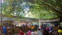 Berbagai Stand Kuliner di Pasar Kebon Empring