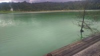 Sambil menikmati Kopi melihat Pemandnagan Danau Linow