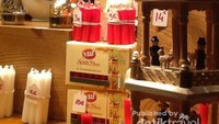 Salah satu kios yang menjual pernik Natal