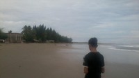 Menyusuri garis pantai Pasi Aron