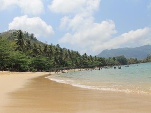 Pasir Putih Trenggalek, Pesona Pantai Selatan di Jawa Timur