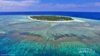 Pulau Salissingan memiliki perkampungan nelayan yang cukup besar.