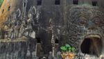 Patung-patung Hindu & Buddha Berdiri Berdampingan di Taman Ini