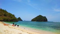 Pantai Gatra dengan pasir yang lembut