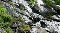 Air Terjun berundak ukuran mini menyejukkan perjalanan