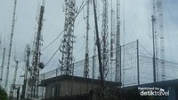 Puncak Telomoyo dengan puluhan towernya