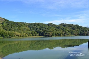 Pemandangan Asri Waduk Parangjoho di Wonogiri