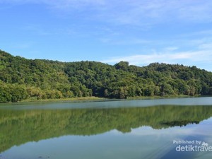 Pemandangan Asri Waduk Parangjoho di Wonogiri