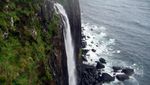 Pemandangan Cantik di 7 Air Terjun yang Langsung Turun ke Laut