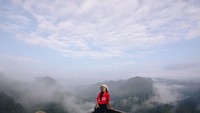 Bergaya di Tebing Keraton