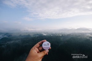 Pemandangan Dahysat Tebing Keraton di Pagi Hari