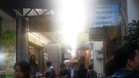 Suasana pertokoan di dalam kawasan Tai O