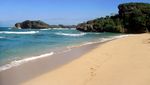 Pemandangan Memikat di Pantai Sundak, Yogyakarta