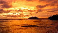 Sunset di Pantai Sundak (holidayiq.co.id)