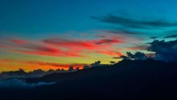Senja dari Puncak Gunung