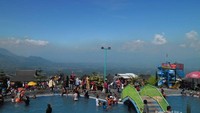 Udara dingin, air hangat dan pemandangan indah