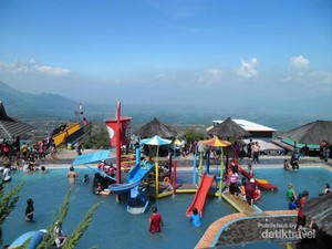 Pemandian Air Panas di Garut dengan Pemandangan Ala Swiss