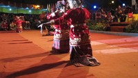 Tari tenun, tarian daerah yang ditampilkan di opening ceremony Tour de Singkarak 2012 (Afif/detikTravel)
