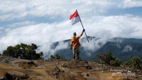 Puncak Gunung Ciremai, Jawa Barat