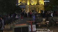 Suasana gereja di kala malam