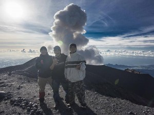 Pengalaman Menjelajahi Puncak Gunung Tertinggi di Jawa