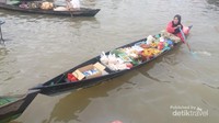 mendayung demi dagangan