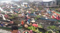 suasana pasar apung lok baintan