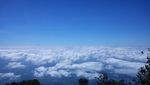 Pengibaran Merah Putih di Puncak Cikuray Saat Bulan Puasa