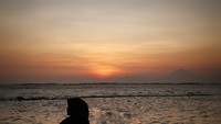Ada Gunung Agung Bali yang terlihat samar