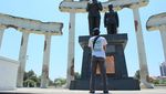 Penuh Haru di Tugu Pahlawan Surabaya