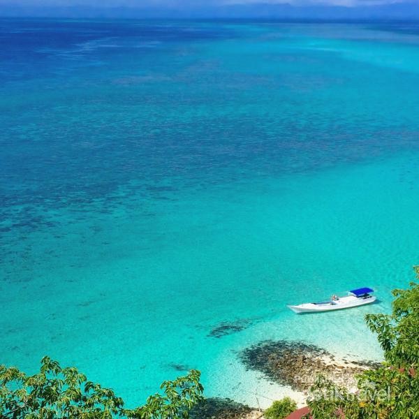 Perahu 'Melayang' di Pulau Salando, Sulawesi Tengah
