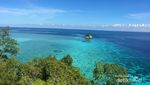 Perahu Melayang di Pulau Salando, Sulawesi Tengah