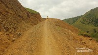 Jalan baru menuju Desa Ollon, Tana Toraja