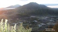 Pemandangan Gunung Batur dari Desa Pinggan