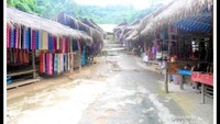 Suasana di tempat belanja oleh-oleh