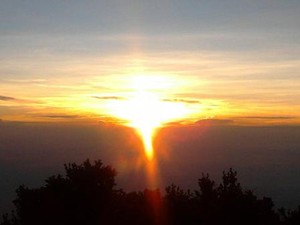 Perjalanan Berburu Sunrise di Gunung Lawu