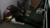 Donny dan Hanief tidur di kapal ferry (Foto: Hanief AN)
