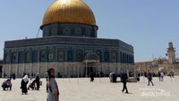 Kubah Shakhrah atau dome of the rock di saat siang