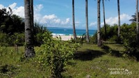 Pemandangan  dari kejauhan setelah menuruni bukit terjal