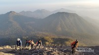 Perjalanan menuju Puncak Mahameru jalur Arcopodo