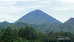 Perjuangan Mendaki Gunung Inerie, Piramida Alam di Flores