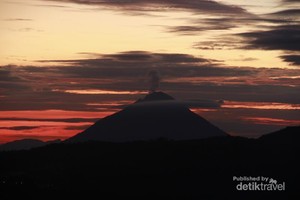Perjuangan Mendaki Gunung Inerie, Piramida Alam di Flores