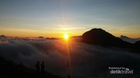 Sunset Pelawangan Sembalun