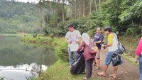 dtraveler aksi bersih bersih Situ Cisanti